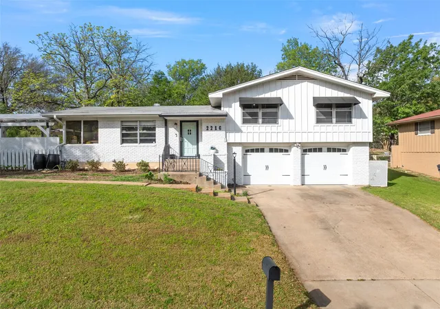 Homes for sale in Waco, TX | 2216 Hermanson Dr, Waco, TX 76710 | MLS# 21213756