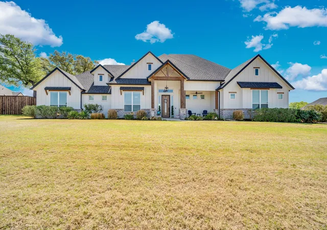 Photo 1 of Sale Pending at 450 Dove Meadow Trl, Waxahachie, TX 75167 | MLS# 21215487 | Listing updated on 2026-07-21