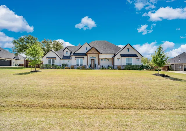 Photo 2 of Sale Pending at 450 Dove Meadow Trl, Waxahachie, TX 75167 | MLS# 21215487 | Listing updated on 2026-07-21