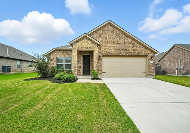 Photo 1 of Single family home for sale at 5 Pheasant Run, Sanger, TX 76266 | MLS# 21213173 | Listing updated on 2026-08-09