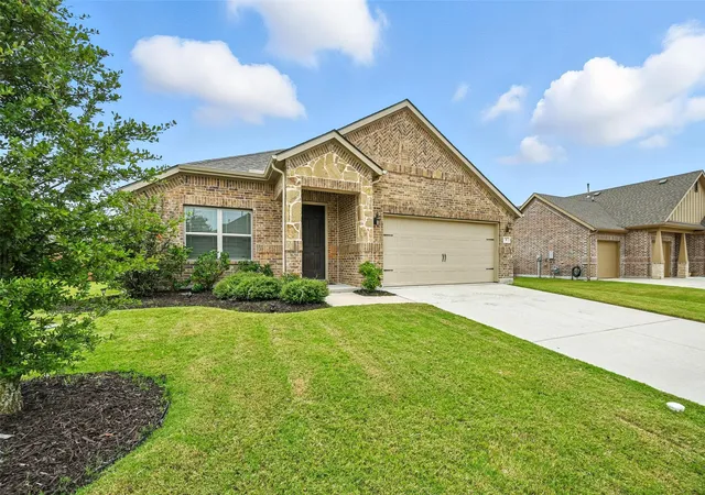 Photo 3 of Single family home for sale at 5 Pheasant Run, Sanger, TX 76266 | MLS# 21213173 | Listing updated on 2026-08-09