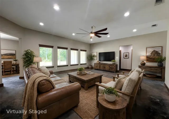Photo 3 of Single family home for sale at 511 Interstate Hwy 30 E, Sulphur Springs, TX 75482 | MLS# 21211236 | Listing updated on 2026-07-17