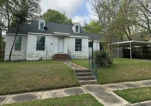 Homes for sale in Paris, TX | 2314 Cleveland St, Paris, TX 75460 | MLS# 21219674