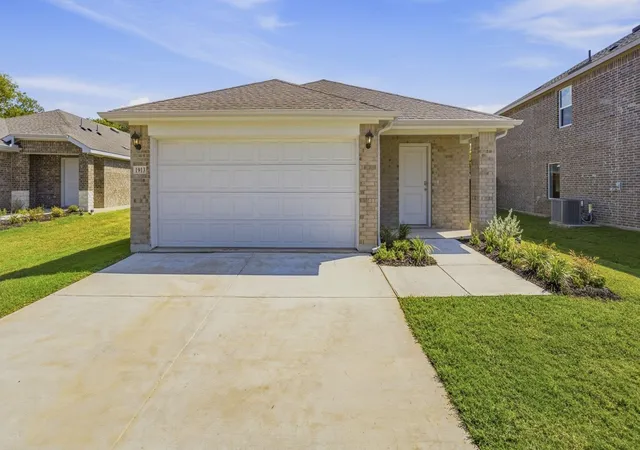 Photo 1 of Single family home for sale at 1913 Glory Dr, Bonham, TX 75418 | MLS# 21219715 | Listing updated on 2026-10-06