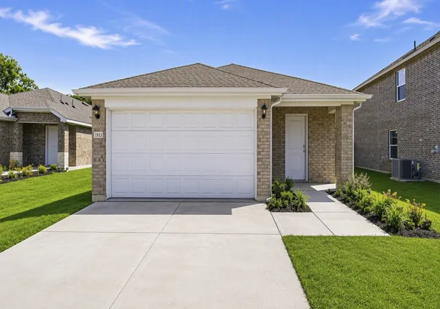 Photo 3 of Single family home for sale at 1913 Glory Dr, Bonham, TX 75418 | MLS# 21219715 | Listing updated on 2026-10-06