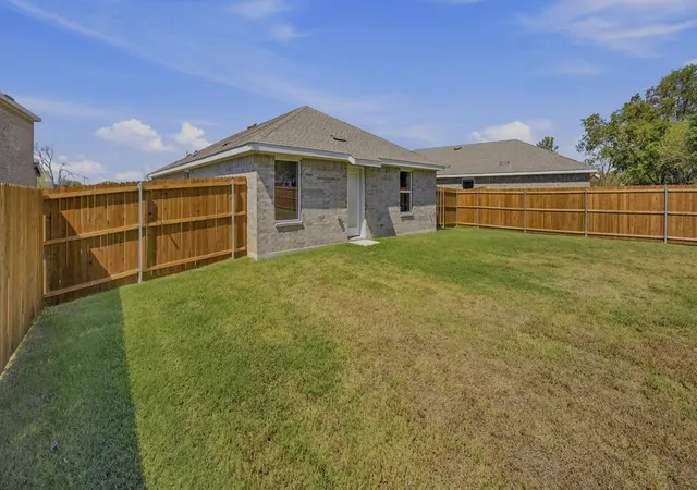 Photo 3 of Single family home for sale at 1913 Glory Dr, Bonham, TX 75418 | MLS# 21219715 | Listing updated on 2026-10-06