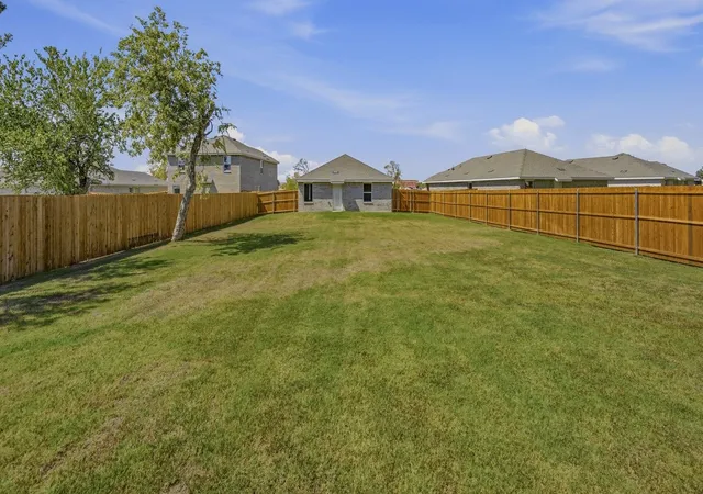 Photo 4 of Single family home for sale at 1913 Glory Dr, Bonham, TX 75418 | MLS# 21219715 | Listing updated on 2026-10-06