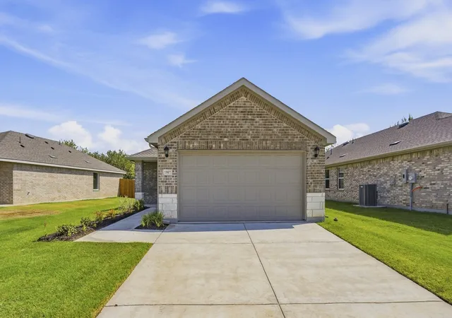Photo 1 of Single family home for sale at 1907 Glory Dr, Bonham, TX 75418 | MLS# 21219750 | Listing updated on 2026-10-06