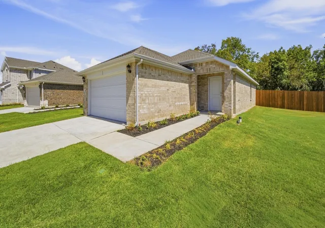 Photo 1 of Sale Pending at 1917 Glory Dr, Bonham, TX 75418 | MLS# 21219763 | Listing updated on 2026-10-07