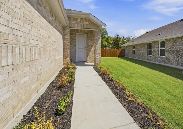 Photo 3 of Sale Pending at 1917 Glory Dr, Bonham, TX 75418 | MLS# 21219763 | Listing updated on 2026-10-07