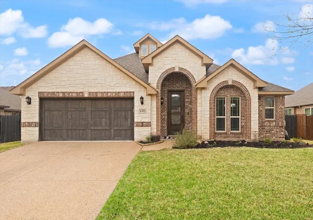 Homes for sale in Mansfield, TX | 4302 Gleneagles, Mansfield, TX 76063 | MLS# 21218709