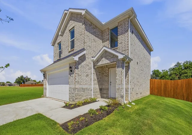 Photo 2 of Single family home for sale at 1921 Glory Dr, Bonham, TX 75418 | MLS# 21219798 | Listing updated on 2026-10-06