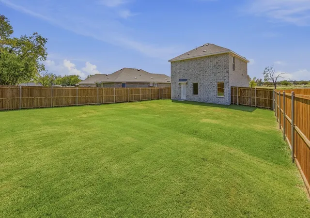 Photo 4 of Single family home for sale at 1921 Glory Dr, Bonham, TX 75418 | MLS# 21219798 | Listing updated on 2026-10-06