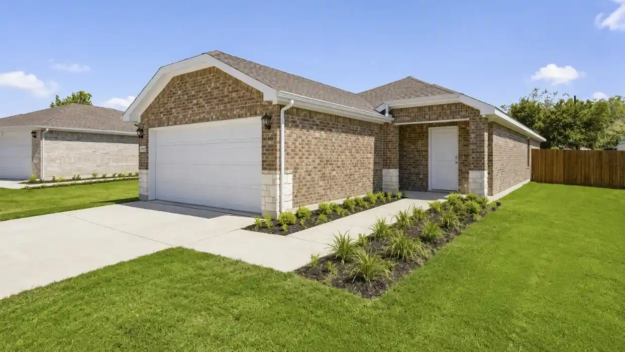 Photo 1 of Single family home for sale at 1915 Glory Dr, Bonham, TX 75418 | MLS# 21219810 | Listing updated on 2026-10-21