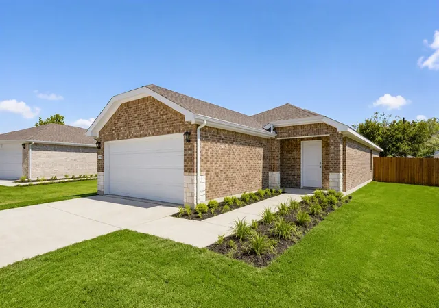 Photo 2 of Sale Pending at 1915 Glory Dr, Bonham, TX 75418 | MLS# 21219810 | Listing updated on 2026-10-07