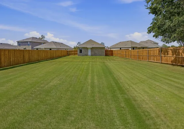 Photo 3 of Sale Pending at 1915 Glory Dr, Bonham, TX 75418 | MLS# 21219810 | Listing updated on 2026-10-07