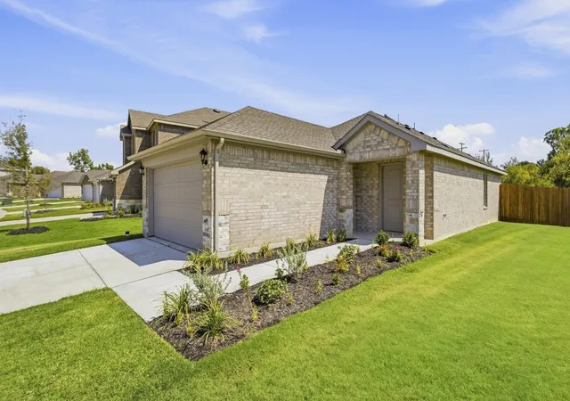 Photo 1 of Single family home for sale at 1909 Glory Dr, Bonham, TX 75418 | MLS# 21219818 | Listing updated on 2026-10-06