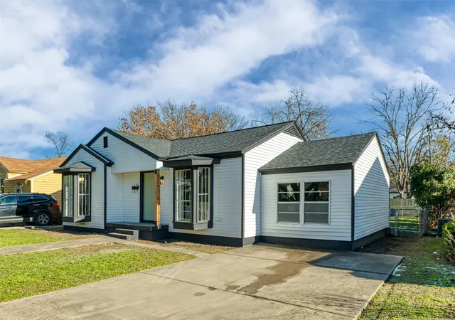Photo 3 of Single family home for sale at 2842 Carlson Dr, Dallas, TX 75235 | MLS# 21207831 | Listing updated on 2026-08-04