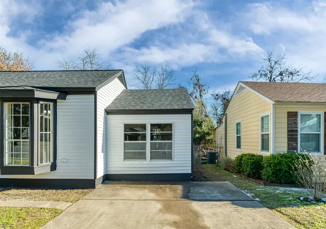 Photo 4 of Single family home for sale at 2842 Carlson Dr, Dallas, TX 75235 | MLS# 21207831 | Listing updated on 2026-08-04