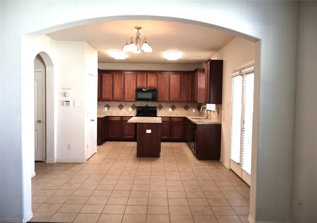 5th image of 1713 Liberty Dr, Aubrey, TX 76227 | MLS# 21217523