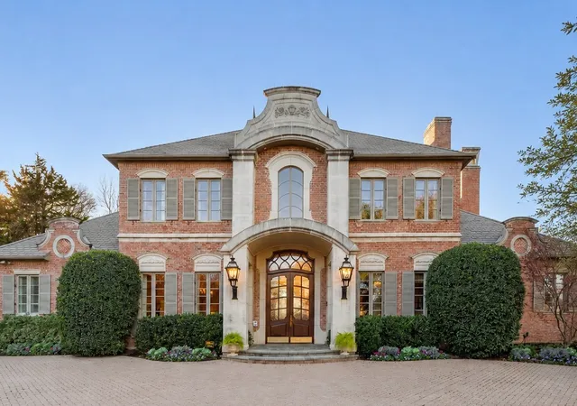Photo 1 of Mansion for sale at 3004 W Shadow Dr, Arlington, TX 76006 | MLS# 21147088 | Listing updated on 2026-09-24
