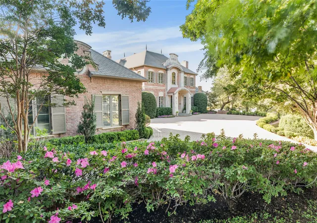 Photo 3 of Mansion for sale at 3004 W Shadow Dr, Arlington, TX 76006 | MLS# 21147088 | Listing updated on 2026-09-24