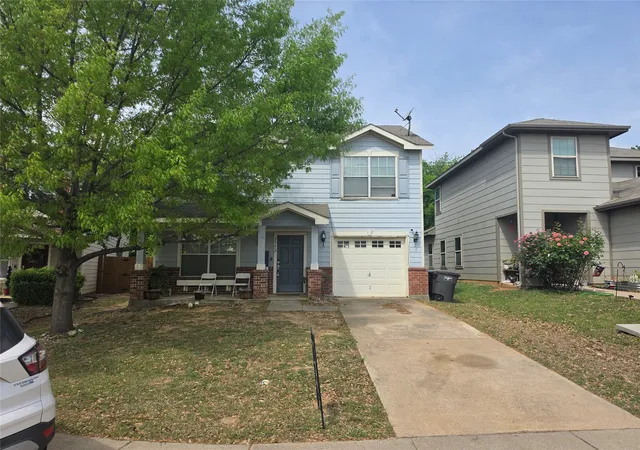 Photo 2 of Sale Pending at 2952 Pima Ln, Fort Worth, TX 76119 | MLS# 21220123 | Listing updated on 2026-08-22