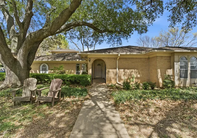 Homes for sale in Grapevine, TX | 2326 Forest Hills Rd, Grapevine, TX 76051 | MLS# 21217198