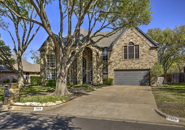 Photo 3 of Single family home for sale at 7129 Aspen Wood Trl, Fort Worth, TX 76132 | MLS# 21219032 | Listing updated on 2026-09-04