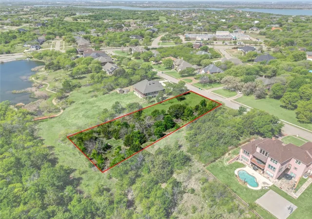 Photo 2 of Sale Pending at 2732 Wood Lake Dr, Cedar Hill, TX 75104 | MLS# 21218650 | Listing updated on 2026-07-10