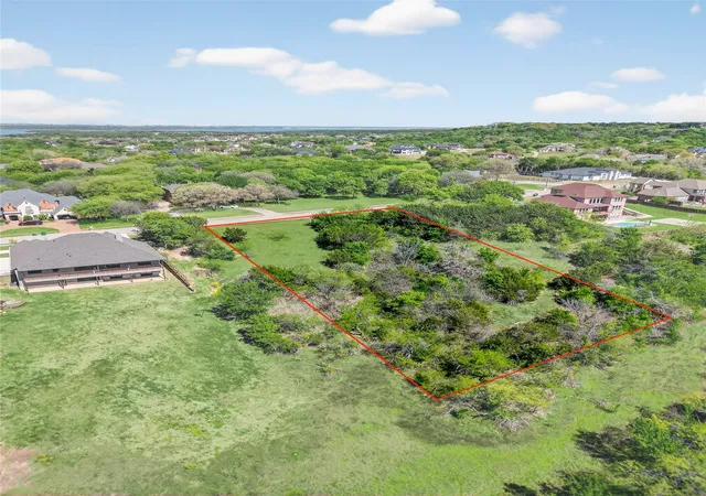 Photo 3 of Sale Pending at 2732 Wood Lake Dr, Cedar Hill, TX 75104 | MLS# 21218650 | Listing updated on 2026-07-10