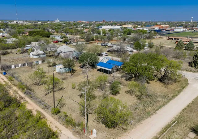 Homes for sale in Stamford, TX | 814 Texas St, Stamford, TX 79553 | MLS# 21218920