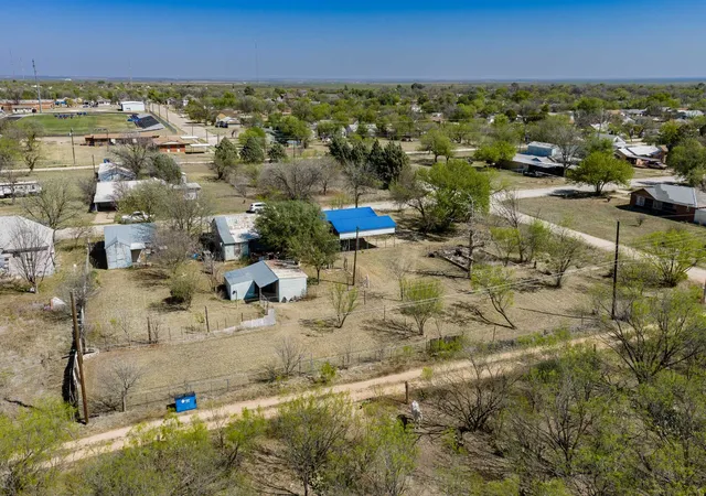 Homes for sale in Stamford, TX | 814 Texas St, Stamford, TX 79553 | MLS# 21218920