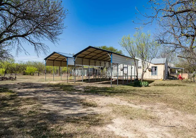 Homes for sale in Stamford, TX | 814 Texas St, Stamford, TX 79553 | MLS# 21218920