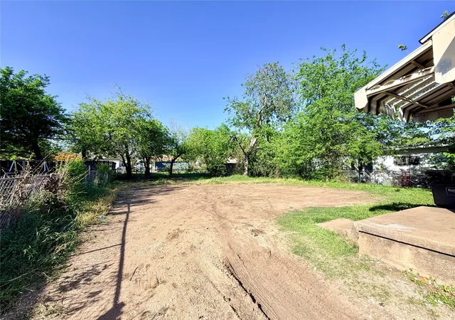 Homes for sale in Fort Worth, TX | 5408 Como Dr, Fort Worth, TX 76107 | MLS# 21219207