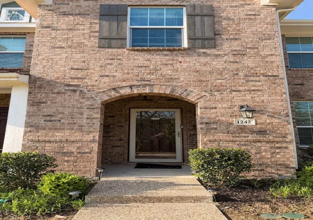 Townhouse for sale at 1242 Alamo Dr, Lewisville, TX 75077 | MLS# 21219310