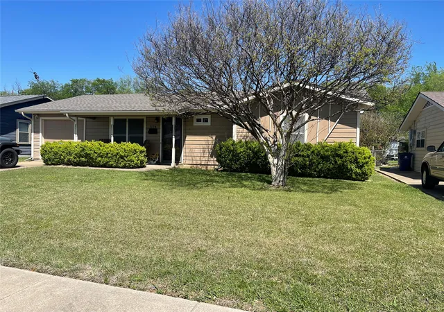 Homes for sale in Burleson, TX | 524 Renfro St, Burleson, TX 76028 | MLS# 21219946