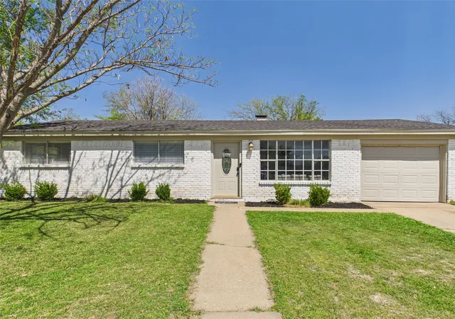 Homes for sale in Jacksboro, TX | 321 E Pine, Jacksboro, TX 76458 | MLS# 21220246