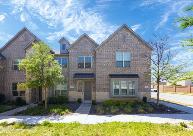 2nd image of 631 Cobblestone Ln, Irving, TX 75039 | MLS# 21219333