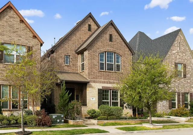 Photo 2 of Single family home for sale at 580 Courtyard Ln, Irving, TX 75039 | MLS# 21219319 | Listing updated on 2026-08-18
