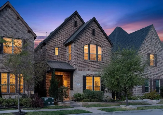 Photo 3 of Single family home for sale at 580 Courtyard Ln, Irving, TX 75039 | MLS# 21219319 | Listing updated on 2026-08-18
