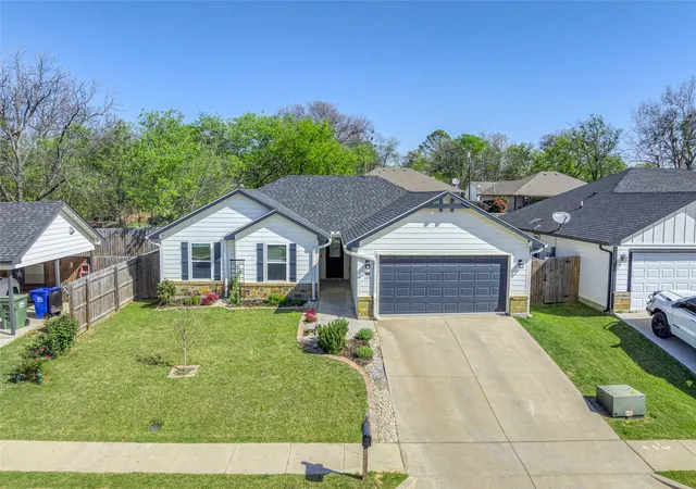Photo 1 of Single family home for sale at 105 Thode St, Whitesboro, TX 76273 | MLS# 21214235 | Listing updated on 2026-08-26