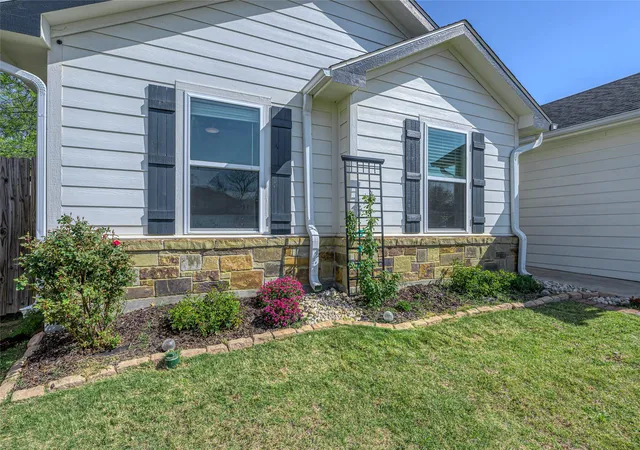 Photo 2 of Single family home for sale at 105 Thode St, Whitesboro, TX 76273 | MLS# 21214235 | Listing updated on 2026-08-26