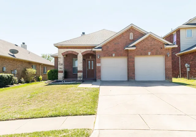Homes for sale in Burleson, TX | 909 Grant St, Burleson, TX 76028 | MLS# 21220671