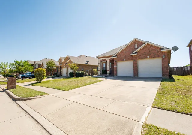Homes for sale in Burleson, TX | 909 Grant St, Burleson, TX 76028 | MLS# 21220671