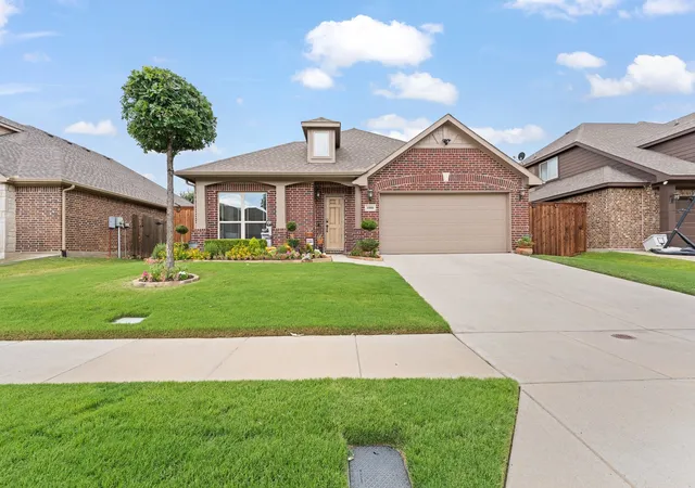 Homes for sale in Aubrey, TX | 1000 Longhorn Dr, Aubrey, TX 76227 | MLS# 21220632