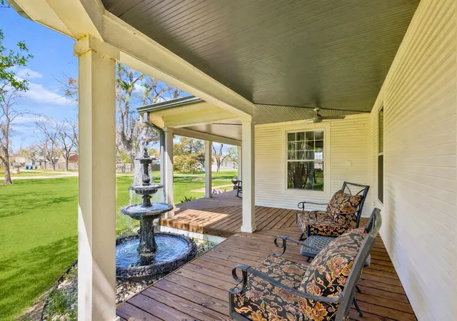 Photo 3 of Single family home for sale at 110 S Walnut, Roanoke, TX 76262 | MLS# 21218898 | Listing updated on 2026-09-29