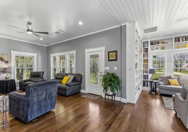 Photo 3 of Single family home for sale at 110 S Walnut, Roanoke, TX 76262 | MLS# 21218898 | Listing updated on 2026-09-29