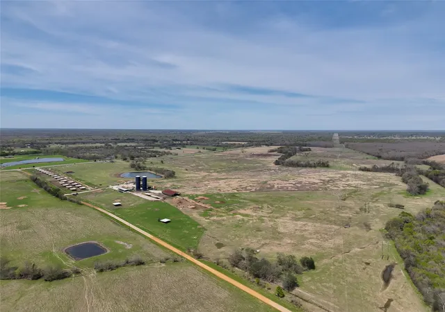 Photo 4 of House for sale at 395 Hwy 37, Mount Vernon, TX 75457 | MLS# 21220818 | Listing updated on 2026-07-08