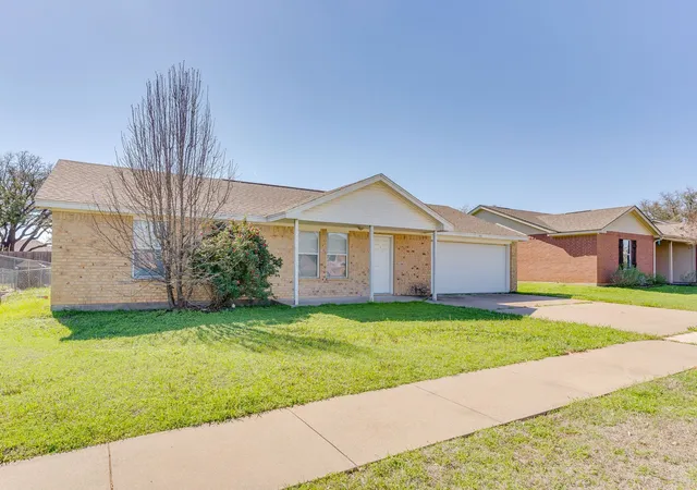 image of 306 Kathy Ln, Granbury, TX 76049 | MLS# 21210319